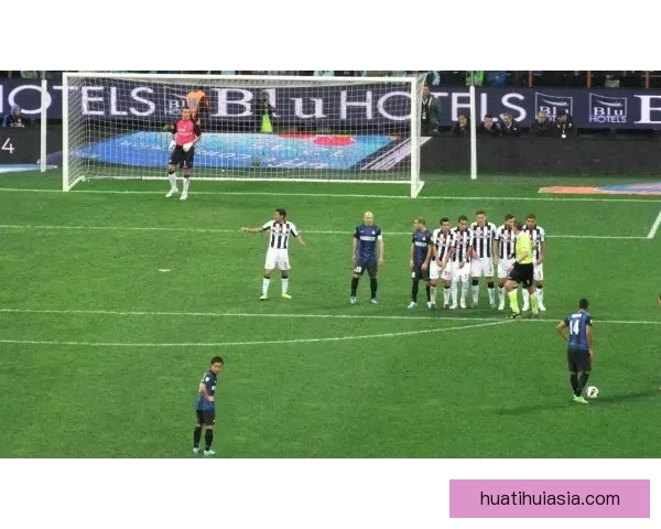 国米球迷看台拉横幅力挺巴斯托尼昂首前行兄弟并肩共渡风雨守护荣耀之路